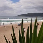 Edícula completa perto da praia.