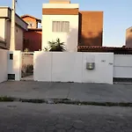 Edícula completa perto da praia.